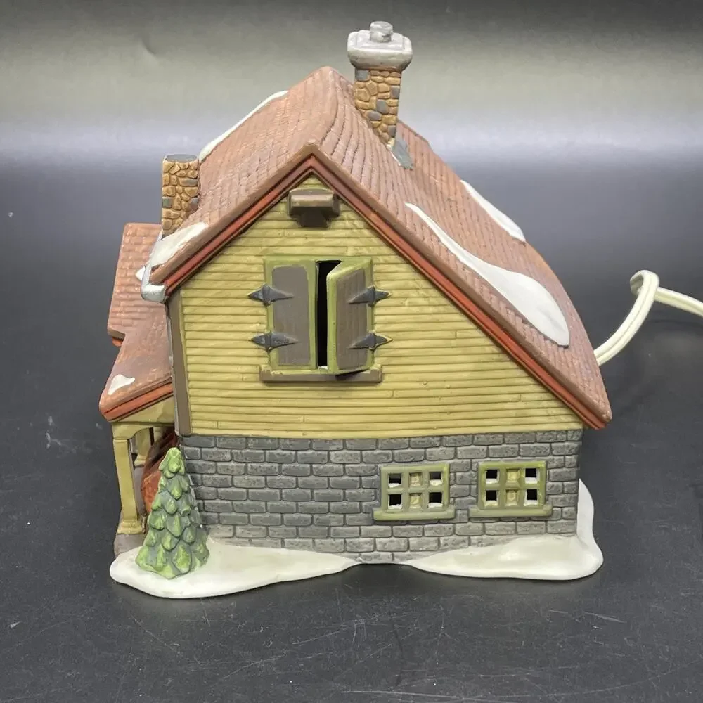 1992 Dept 56 New England Christmas Village Bluebird Seed and Bulb #56421 Works